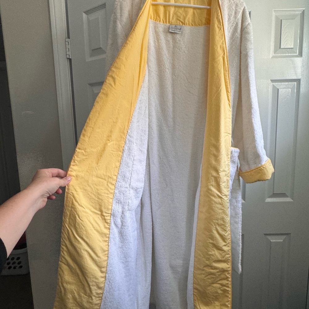 Yves Delorme Paris White Robe with Yellow Trim and Floral Embroidery Sz Med - Picture 4 of 9